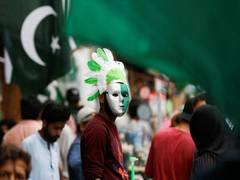 
      
      Lion spotted taking casual stroll on Karachi street
      
      