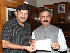 
      
      ITL presents Rs 5 lakh cheque to Himachal CM Sukhu 
      
      