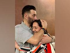 
      
      Sunny Deol wishes his mother Prakash Kaur on her birthday
      
      