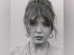 
      
      British singer and songwriter, Faye Fantarrow dies at 21
      
      