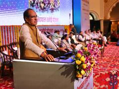 
      
      CM announces to reduce food price from Rs 10 to Rs 5 a plate
      
      