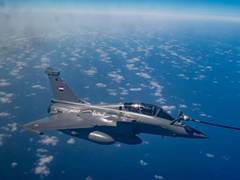 
      
      Egyptian jet gets refuelled midair by Indian Airforce aircraft
      
      
