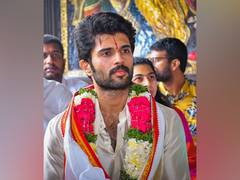 
      
      Vijay Deverakonda visits Yadadri Temple after 'Kushi' success
      
      