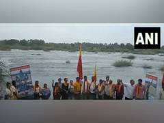 
      
      Pro-Kannada organisations stage protest to stop Cauvery water 
      
      
