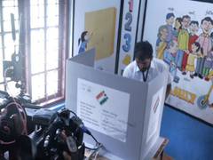
      
      Puthupally bypoll: Congress candidate Chandy Oommen casts vote
      
      