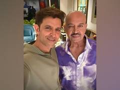 
      
      Hrithik Roshan wishes his Rakesh Roshan on his birthday
      
      
