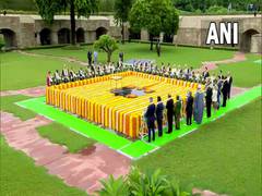 
      
      PM Modi along with G20 leaders pay homage to Bapu at Rajghat
      
      