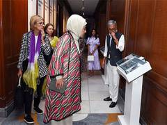 
      
      Spouses of G20 leaders visit 
