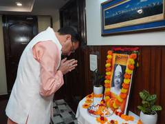 
      
      Dhami pays tributes to UP's first CM, Pandit Govind Ballabh Pant
      
      