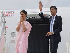 
      
      UK first lady Akshata Murty sports a traditional saree, see pics
      
      
