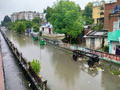 
      
      UP: Heavy rain lashes Lucknow, waterlogging in multiple areas
      
      