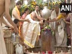 
      
      Former Karnataka CM BS Yediyurappa offer prayers at Mahakaleshwar
      
      