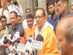 
      
      MP CM Chouhan visits Mahakaleshwar temple in Ujjain
      
      