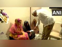 
      
      Gujarat CM hands over Rs 1 cr cheque to kin of army jawan killed
      
      