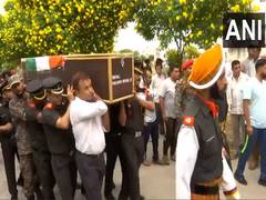 
      
      Mortal remains Army officer in J-K brought to his Panipat home
      
      