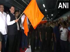 
      
      Ganesh Chaturthi: Devendra Fadnavis flags off 'Namo Express'
      
      