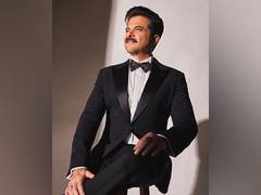 
      
      Anil Kapoor grooves to beats of dhol at TIFF
      
      