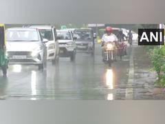
      
      Fresh rain lashes several parts of Delhi, brings relief from heat
      
      