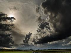 
      
      Thousands without power as storm 'Lee' approaches US, Canada
      
      