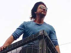 
      
      Shah Rukh greets fans outside Mannat, after success of ‘Jawan'
      
      