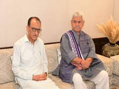 
      
      LG Manoj Sinha met with kin of DSP Humayun, assures support
      
      