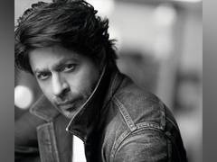 
      
      SRK brings Ganpati Bappa home, wishes everyone 