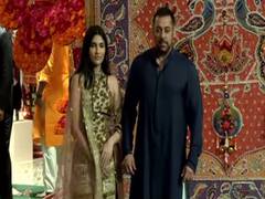 
      
      Salman Khan opts ethnic look for Ganesh Chaturthi celebrations
      
      