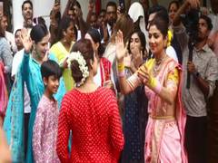 
      
      Shilpa dances her heart out as she bids farewell to Lord Ganesha
      
      
