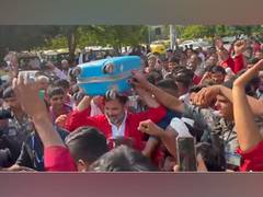 
      
      Congress MP Rahul Gandhi meets porters at Anand Vihar ISBT
      
      