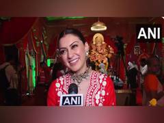 
      
      Hansika Motwani visits Andheri cha Raja
      
      