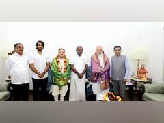 
      
      JD(S) decides to be a part of NDA: Amit Shah
      
      