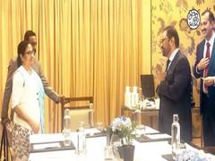 
      
      Mamata Banerjee meets Lulu Group Executive Director Ashraf Ali 
      
      