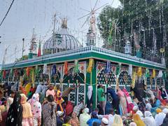 
      
      107 Pakistani pilgrims arrive for Urs at Piran Kaliyar Dargah 
      
      