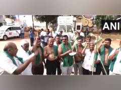 
      
      Karnataka farmers stage half-naked protest amid Bengaluru bandh
      
      