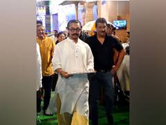 
      
      Aamir attends Mumbai BJP President's Ganesh Chaturthi celebration
      
      