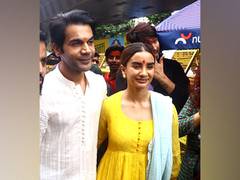 
      
      RajKummar, Patralekhaa visit Lalbaugcha Raja in Mumbai
      
      