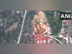 
      
      Devotees bid adieu to Lord Ganesha idol from Lalbaugcha Raja
      
      