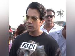 
      
      RajKummar Rao at beach clean-up drive post Ganpati Visarjan
      
      