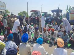 
      
      Farmers blocks Delhi-Chandigarh National Highway 
      
      