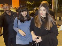 
      
      Aishwarya warns paps as she gets clicked with Aaradhya at airport
      
      