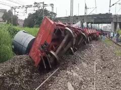 
      
      Four wagons of goods train derail in Maharashtra
      
      
