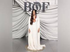 
      
      Sonam Kapoor dazzles in easy-breezy white gown at BoF event
      
      