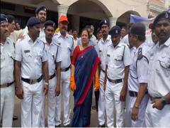 
      
      Union Min Darshana Jardosh takes part in Swachchta Hi Seva drive
      
      