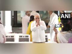 
      
      Gujarat CM pays tribute to Mahatma Gandhi in Porbandar
      
      