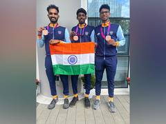 
      
      Anurag Thakur congratulates Indian men's, women's skating teams
      
      