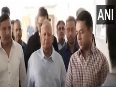 
      
      Land-for-job case: Lalu, Tejashwi, Rabri Yadav get bail
      
      