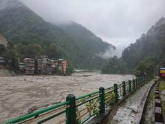 
      
      North Sikkim cloudburst lead to flooding in four Bengal districts
      
      
