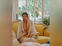 
      
      Mahira Khan shares new pics from her wedding festivities
      
      