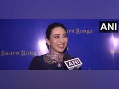 
      
      Karisma Kapoor walks ramp for Reliance jewels
      
      
