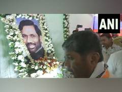 
      
      Pasupati Kumar Paras pays tribute to Ram Vilas Paswan 
      
      